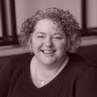 A headshot of Sarah Greesonbach, B2B wrtiter and founder of the B2B writing institute