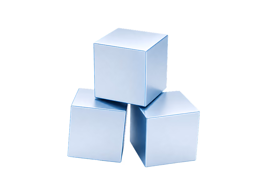 Trois cubes métalliques brillants empilés en groupe sur fond noir.