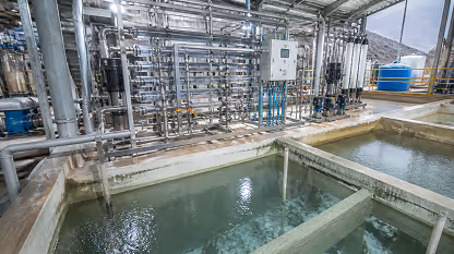 Aguas limpias de una planta minera