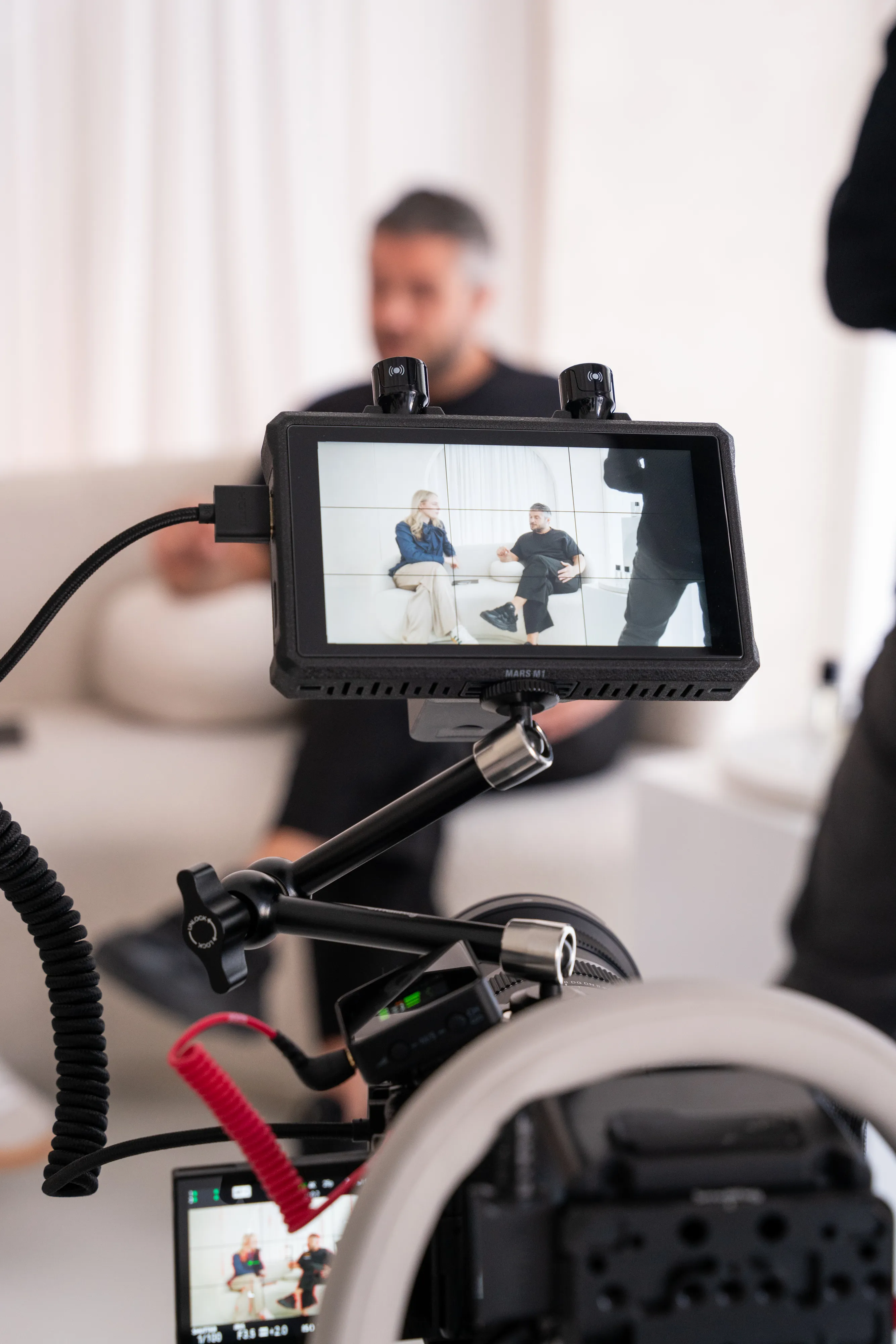 Ein Videodreh für ein internes Podcast Format zur Kommunikation der neuen EVP für einen Kunden durchgeführt durch die Employer Branding Agentur straling.