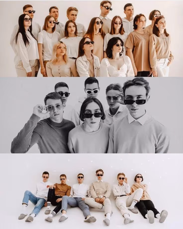 Collage aus drei Studioaufnahmen: Gruppe junger Menschen in neutralen Tönen und Sonnenbrillen – oben stehend, Mitte Close-up (s/w), unten sitzend am Boden.