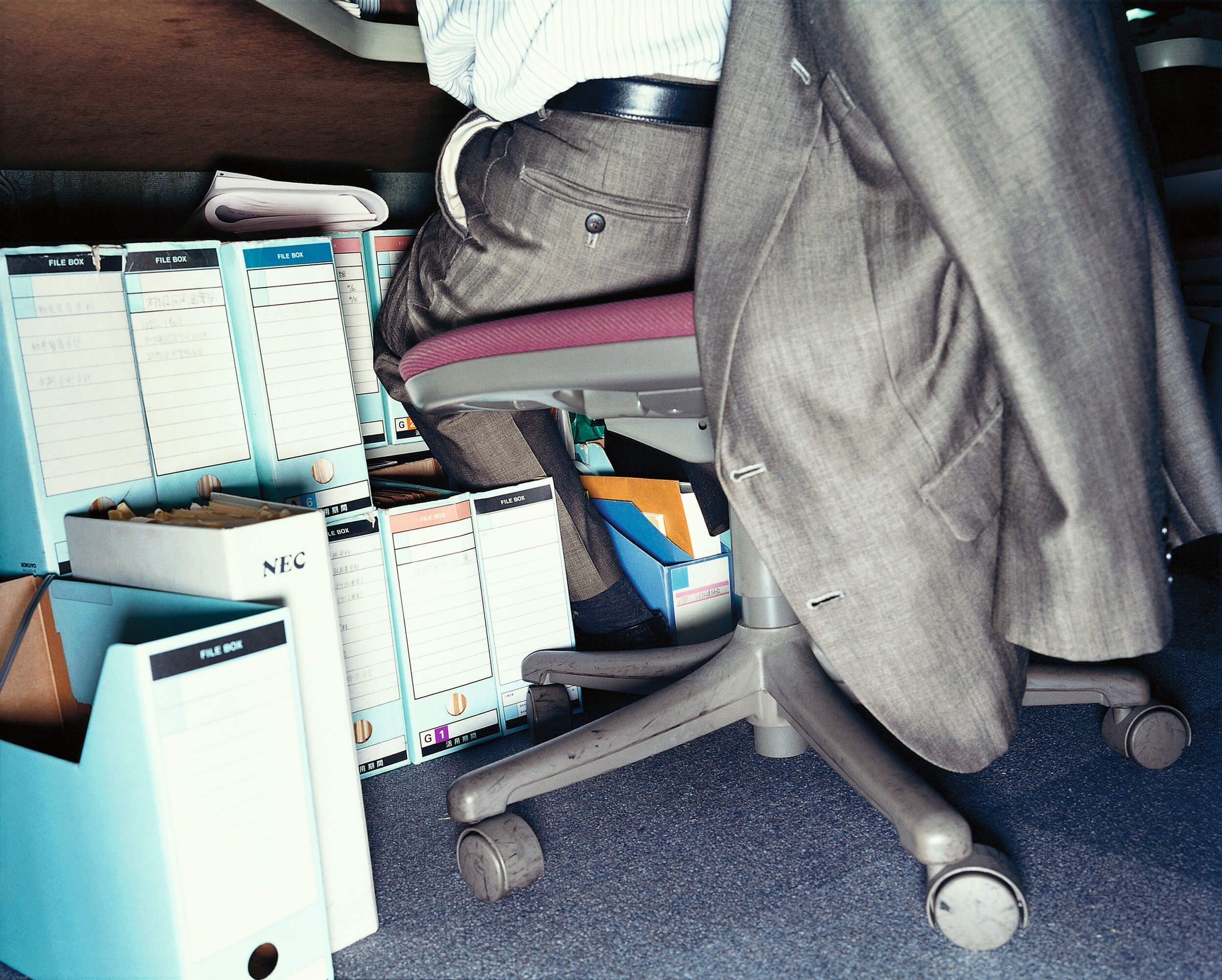 Darstellung zum Artikel über 7 erfolgreiche Corporate Influencer Beispiele auf LinkedIn. Visualisierung von authentischem Personal Branding statt Werbung, kuratiert von der Employer Branding Agentur stråling.