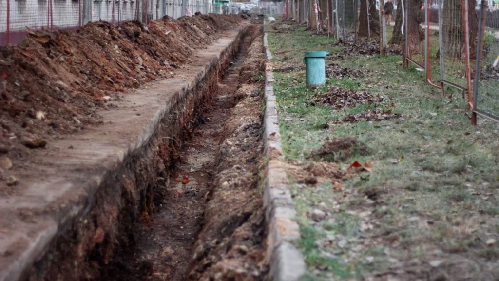 Concrete-pipe-repair-method-open-trench