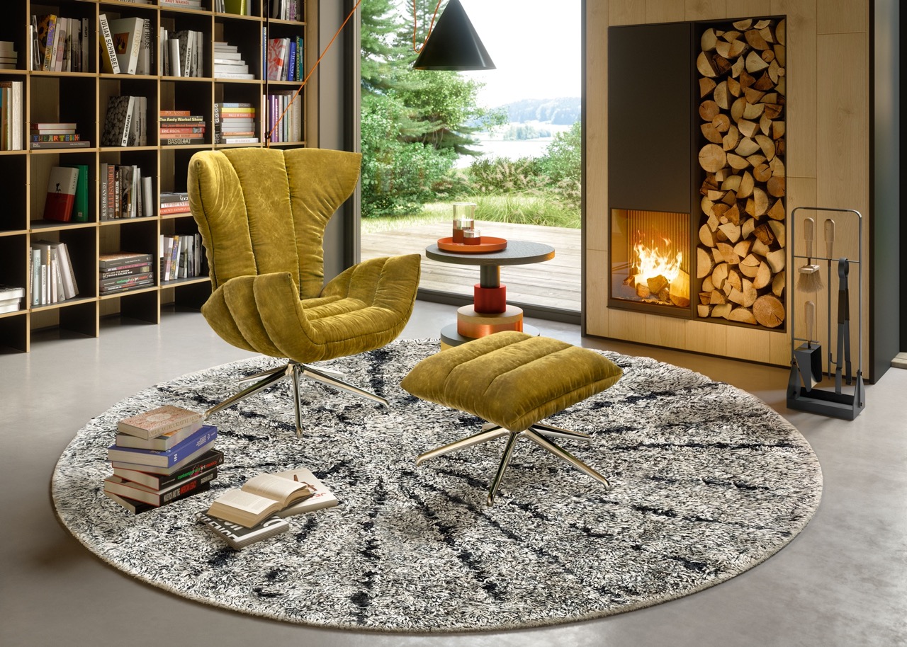 [background image] image of meeting space in office (for a blockchain and cryptocurrency)