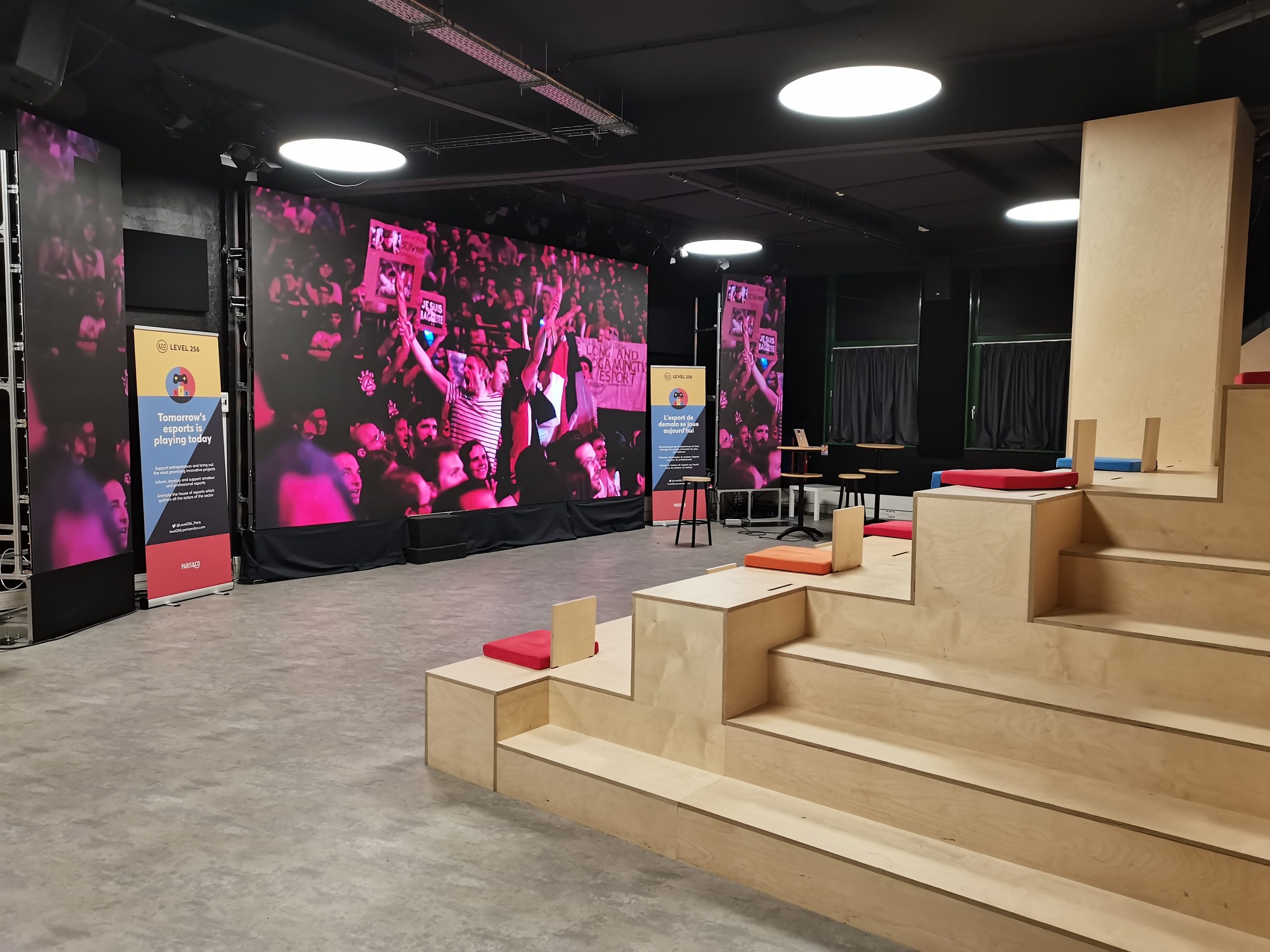 Écran LED Street Communication en action