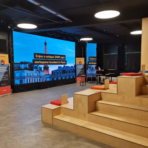 LED-Display für Straßenkommunikation in Aktion