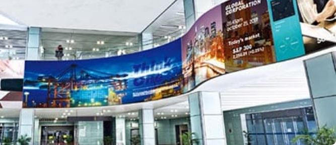 Installation d'un écran LED extérieur Street Communication