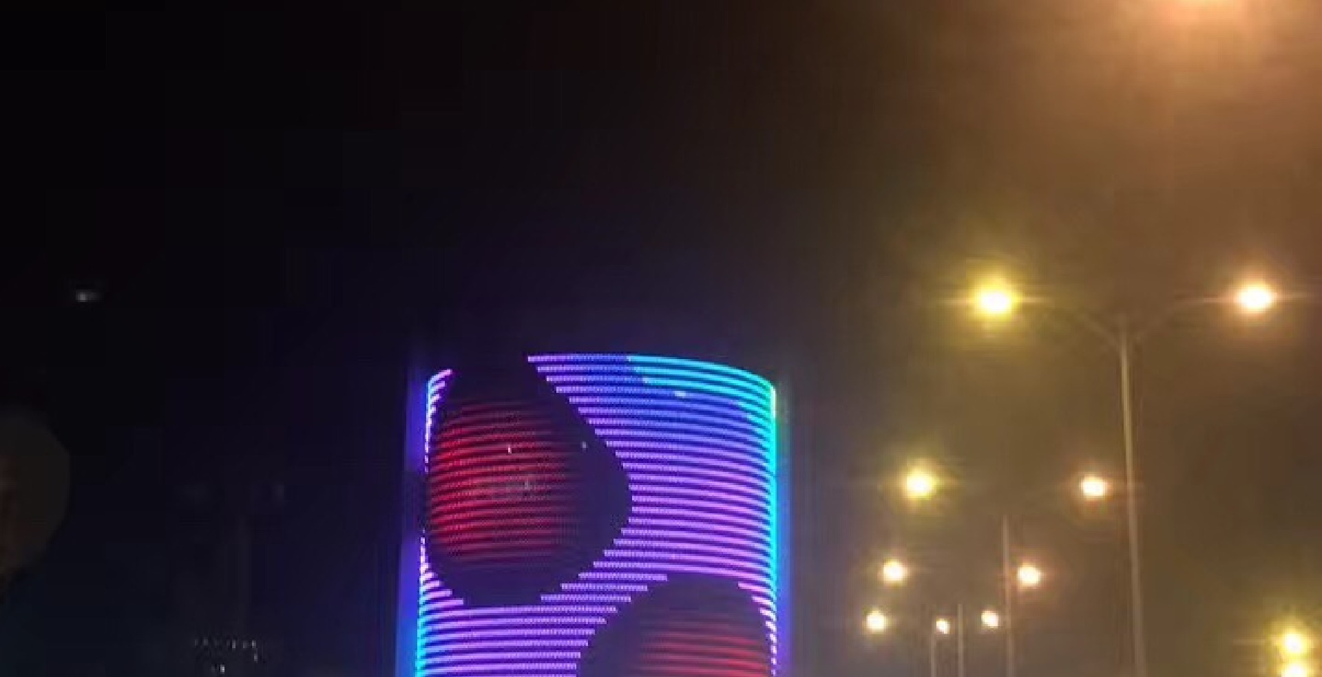 Gros plan sur le panneau LED — Street Communication