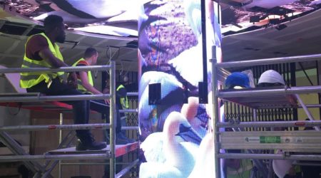 Installation d'un écran LED extérieur Street Communication