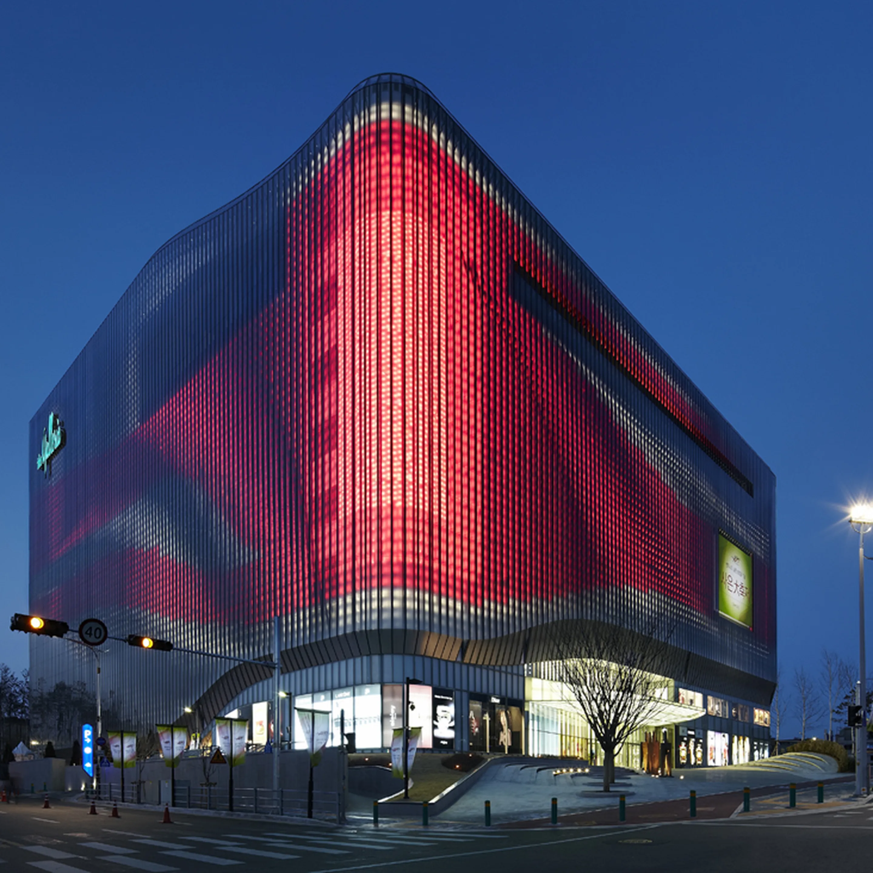 Façade multimédia LED, bâtiment de communication de rue, façade LED