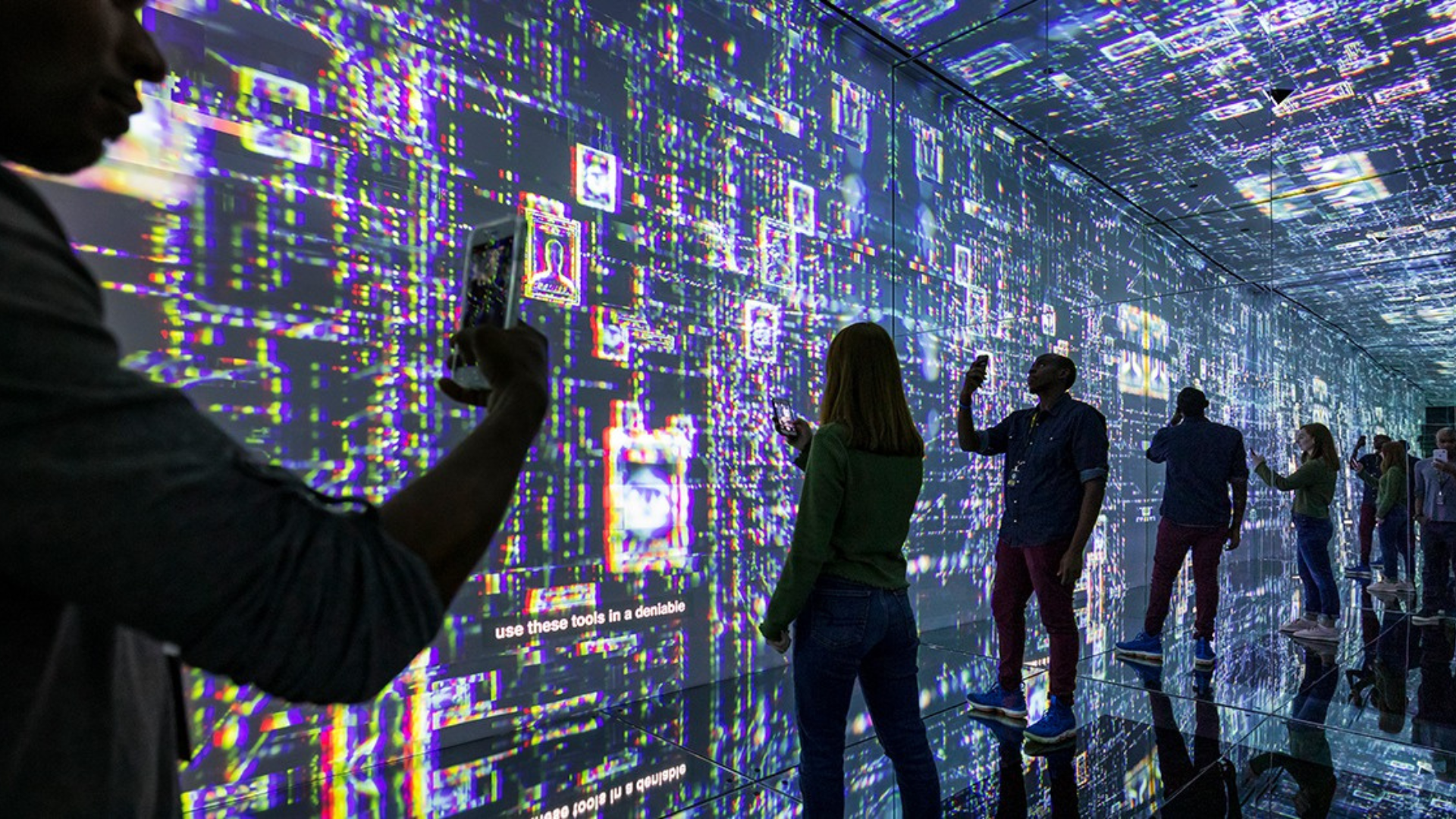 Street Communication LED display in action