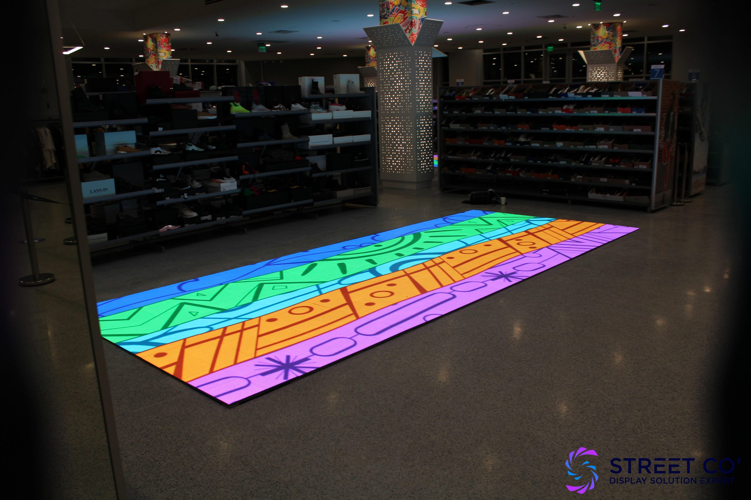 Zappos - Écran LED interactif au sol