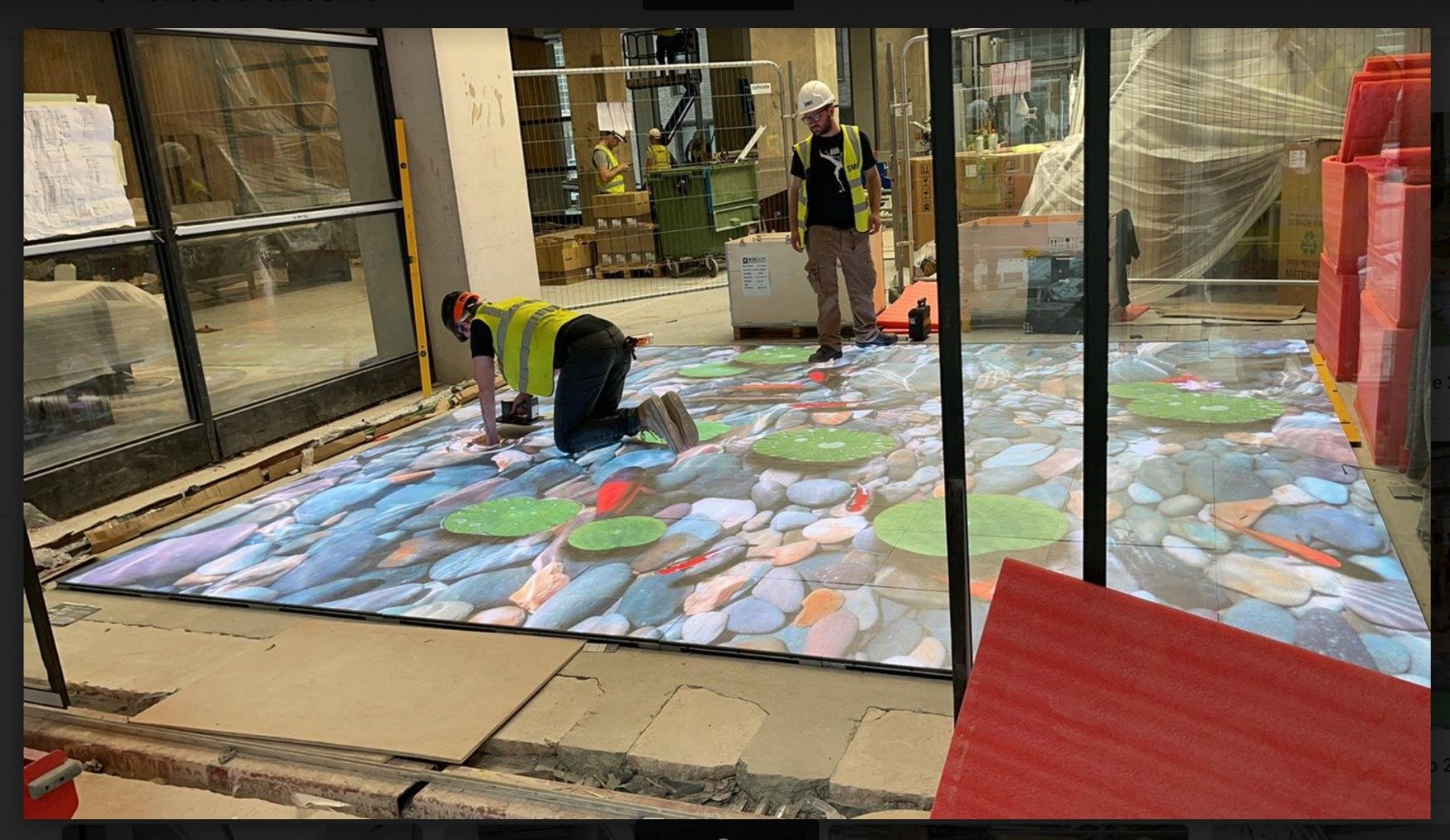 Finsbury Tower - Sol LED interactif