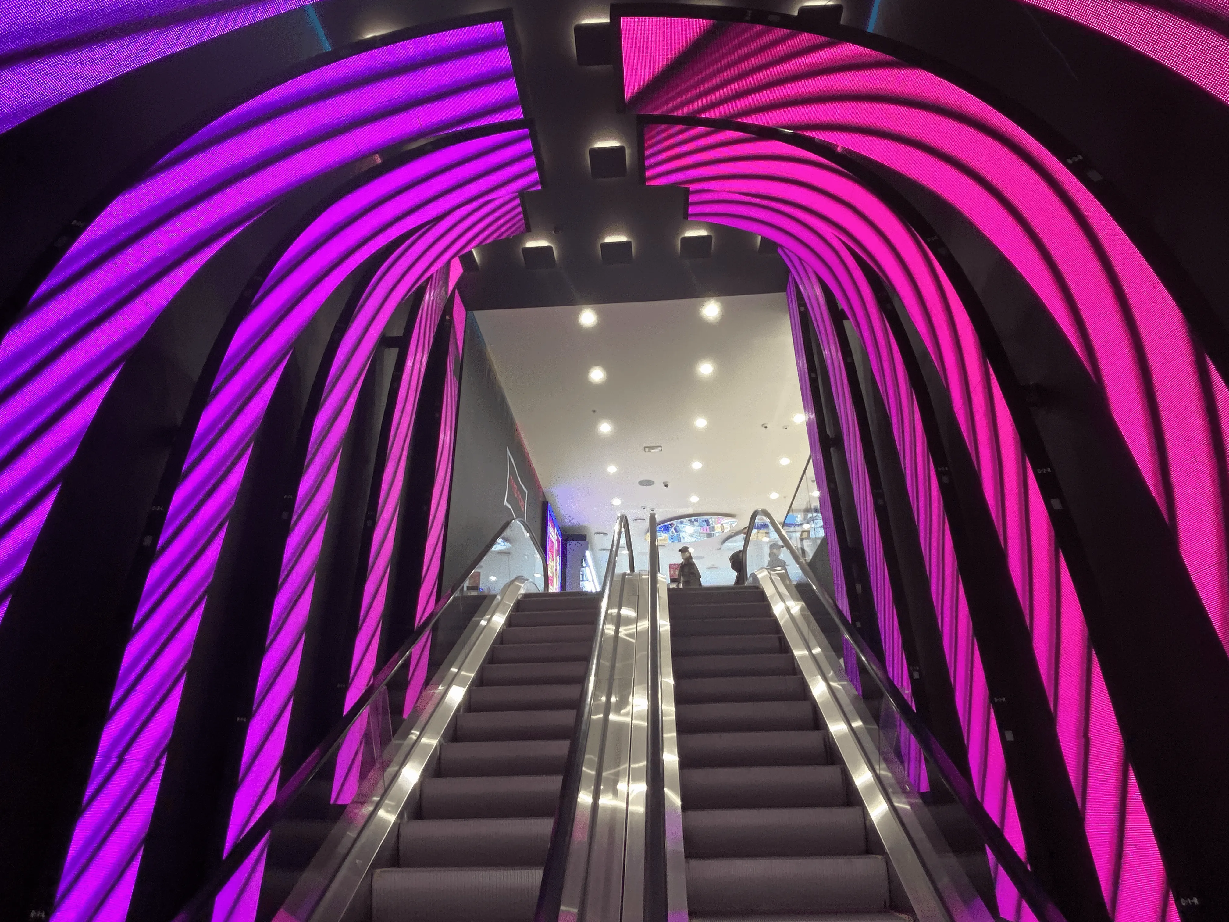 Écran LED Escalator flagship store Rive Gauche