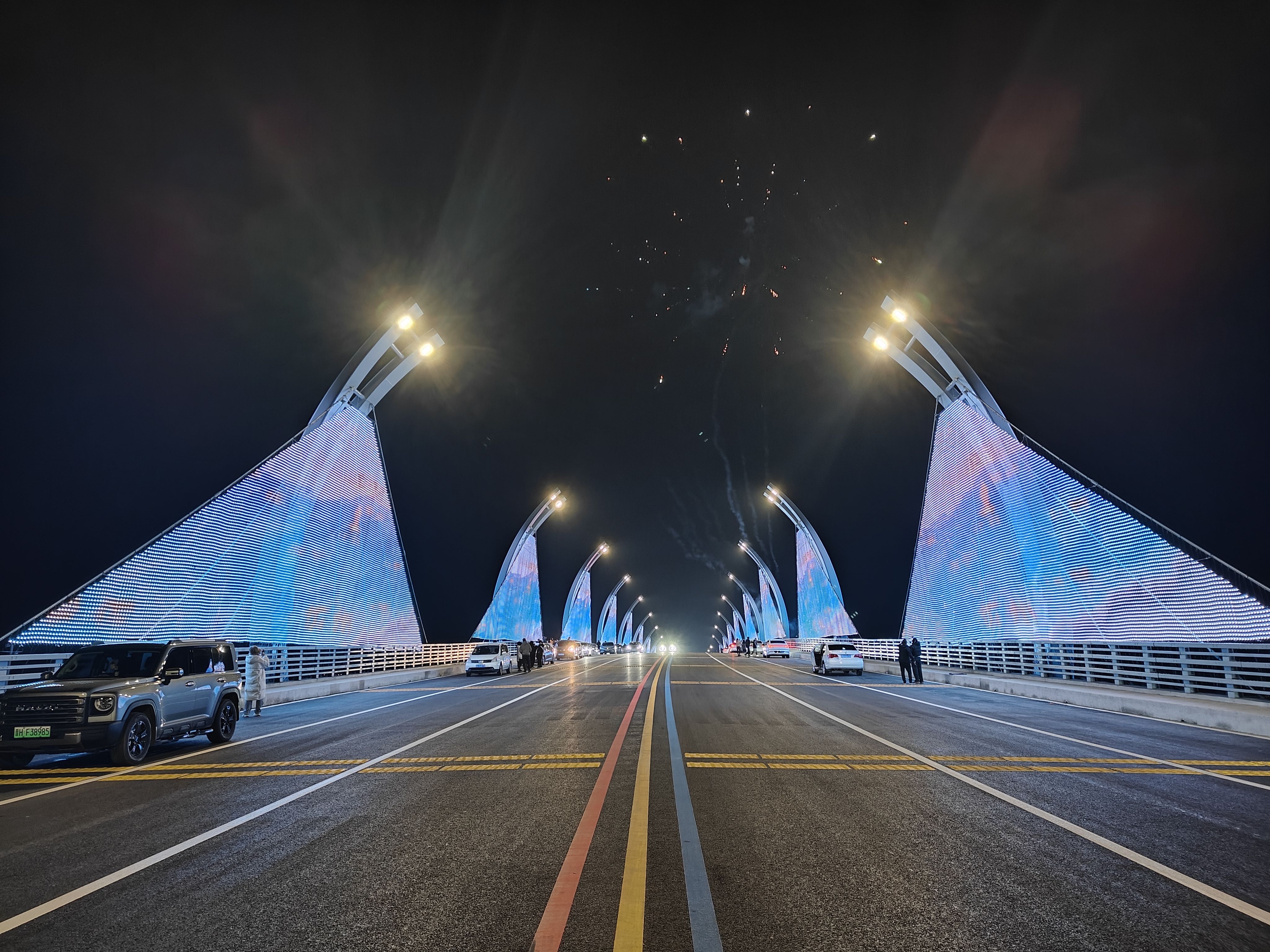 Yunzhonghe Bridge – Luminous Architecture & LED Mesh