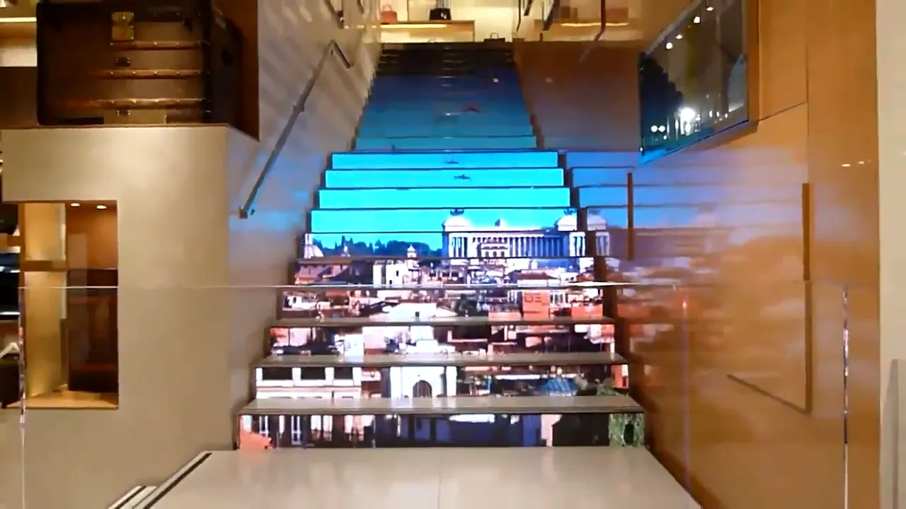 Escalier LED — Louis Vuitton, Rome