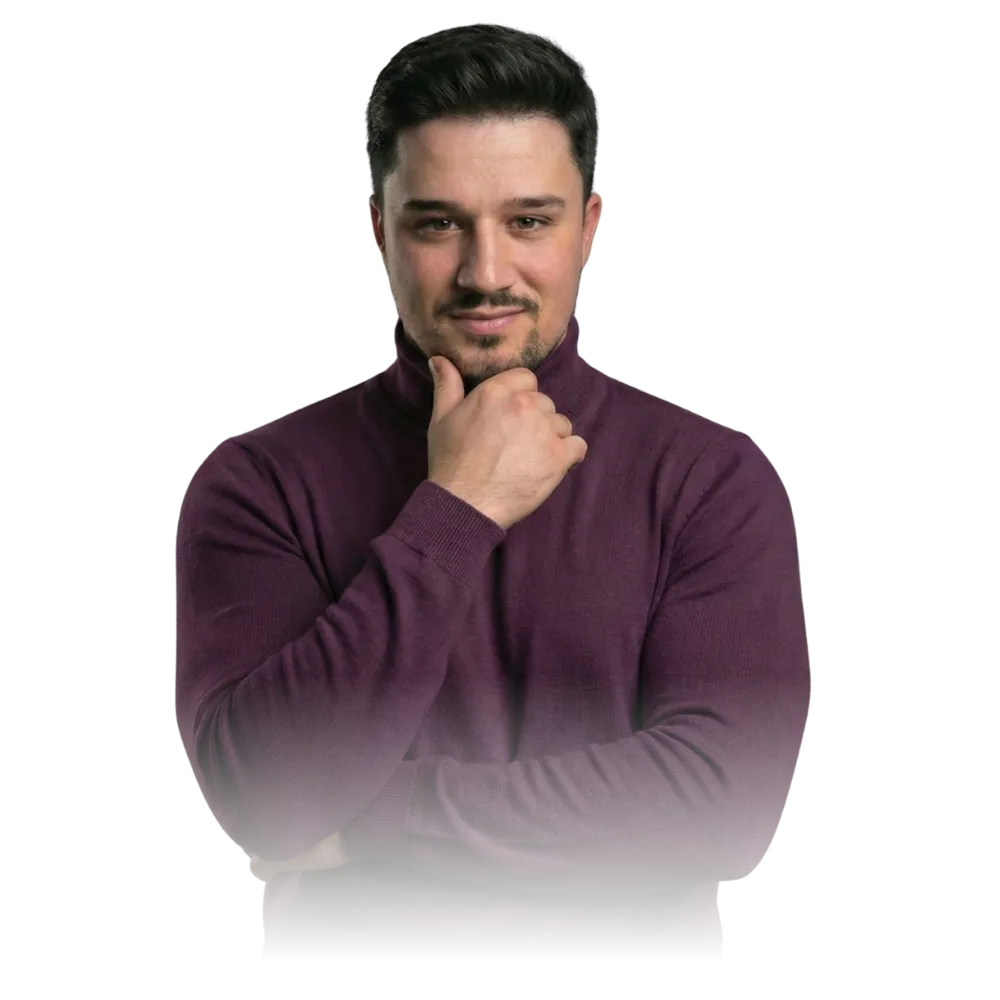 Porträt eines nachdenklichen Mannes mit dunklen Haaren, der einen lila Pullover trägt und das Kinn mit der Hand stützt.