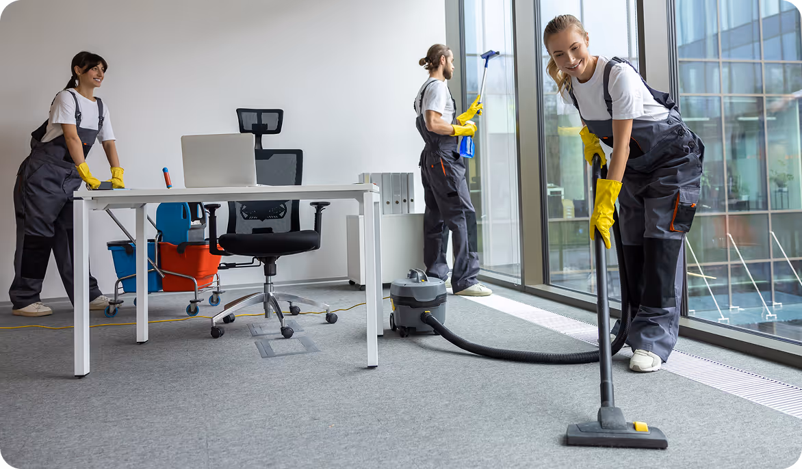 Büroreinigung in Berlin mit Karma Reinigungsservice – motiviertes Team sorgt mit hochwertigen Materialien für gründliche und nachhaltige Sauberkeit.