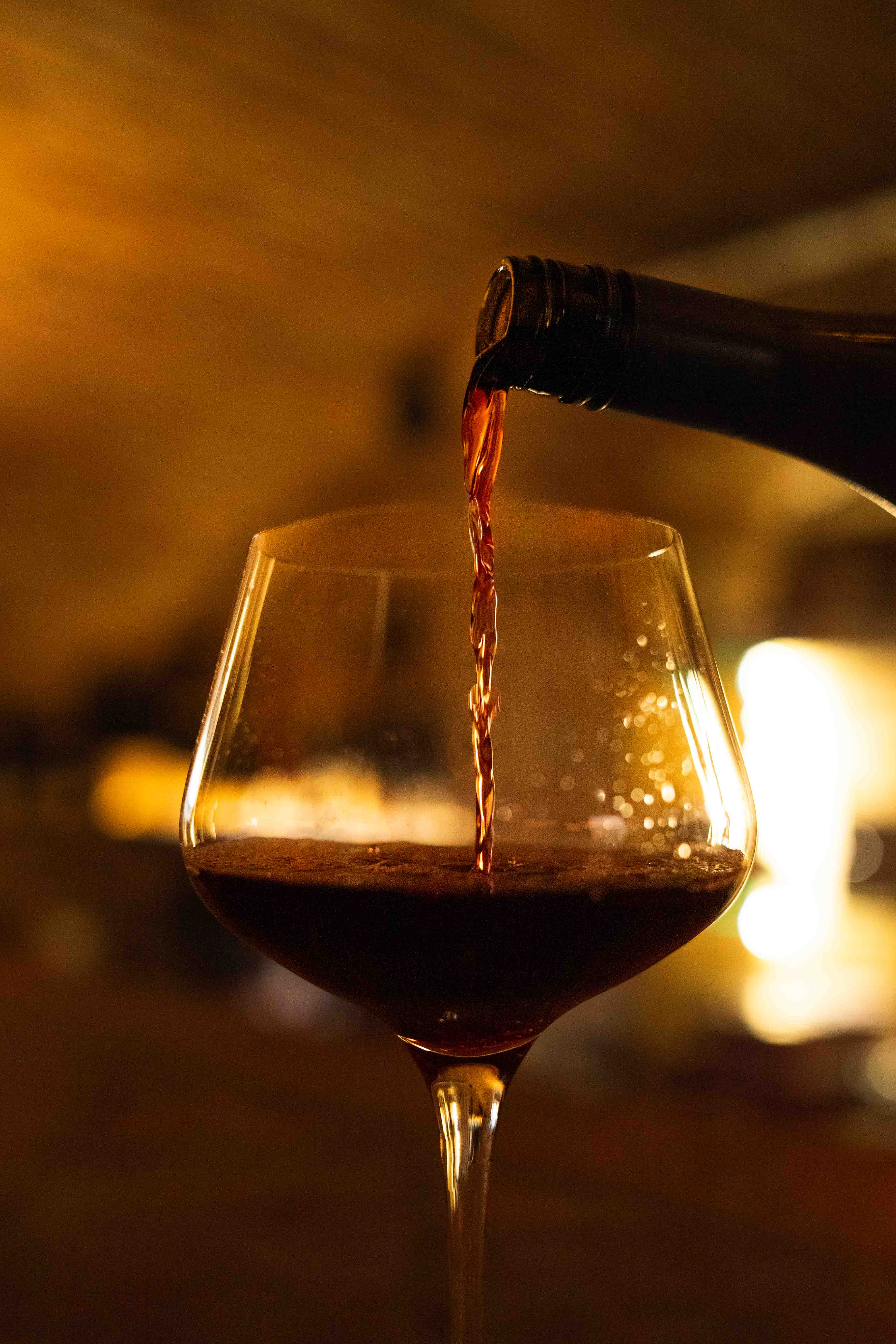 Rotwein in einem Glas