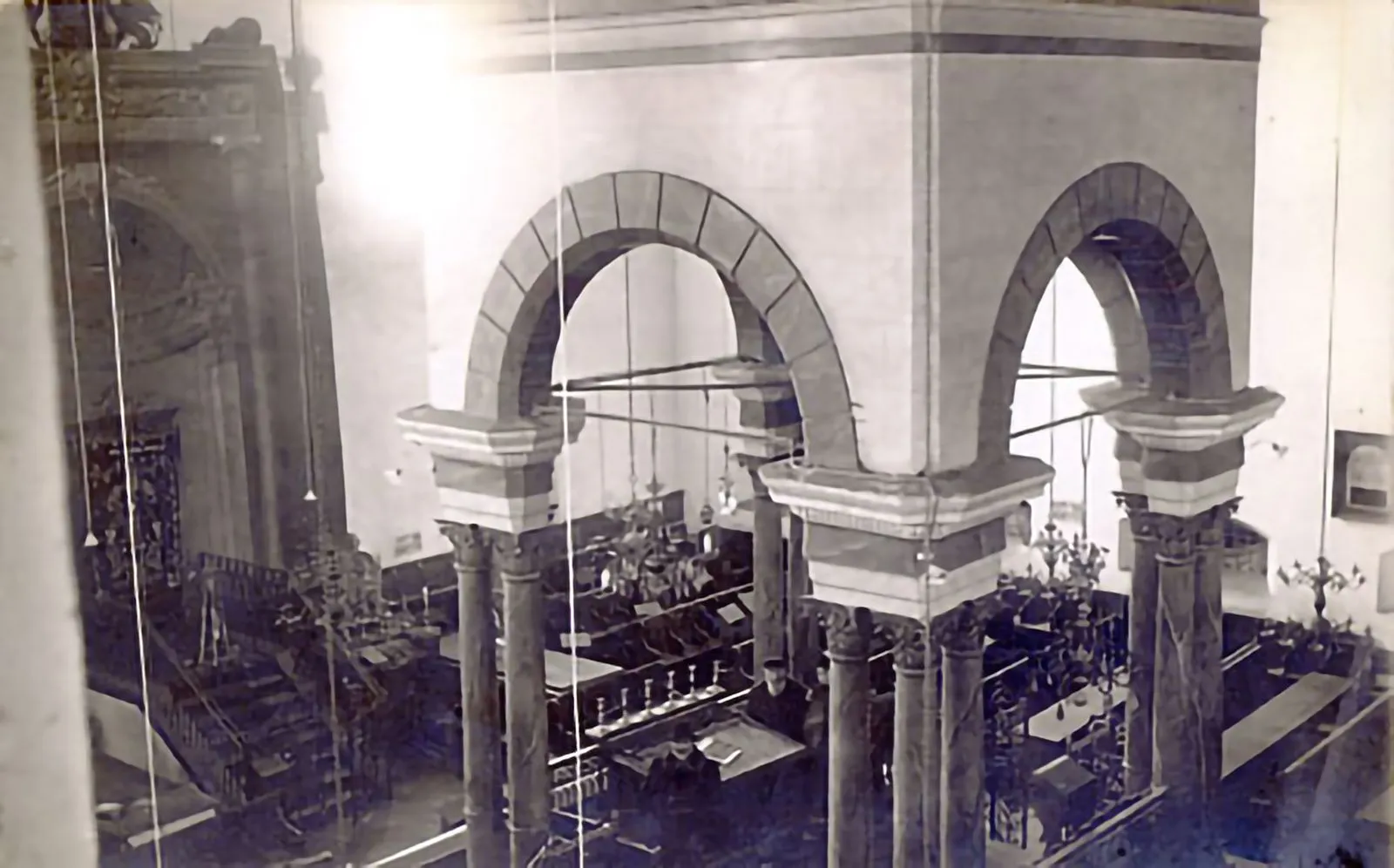 A view of the 'omed' (pulpit) in the Maharam synagogue, named for Rabbi Meyer Ben Gdalyeh the 'Maharam' of Lublin. (1925)