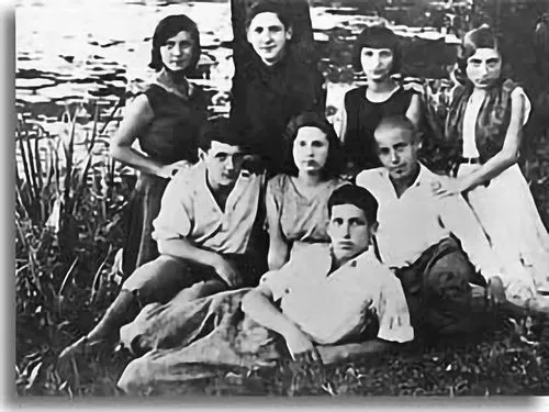 A group of young Jews on an outing. Photo courtesy the Brama Grodzka Center (Lublin, circa 1930's)