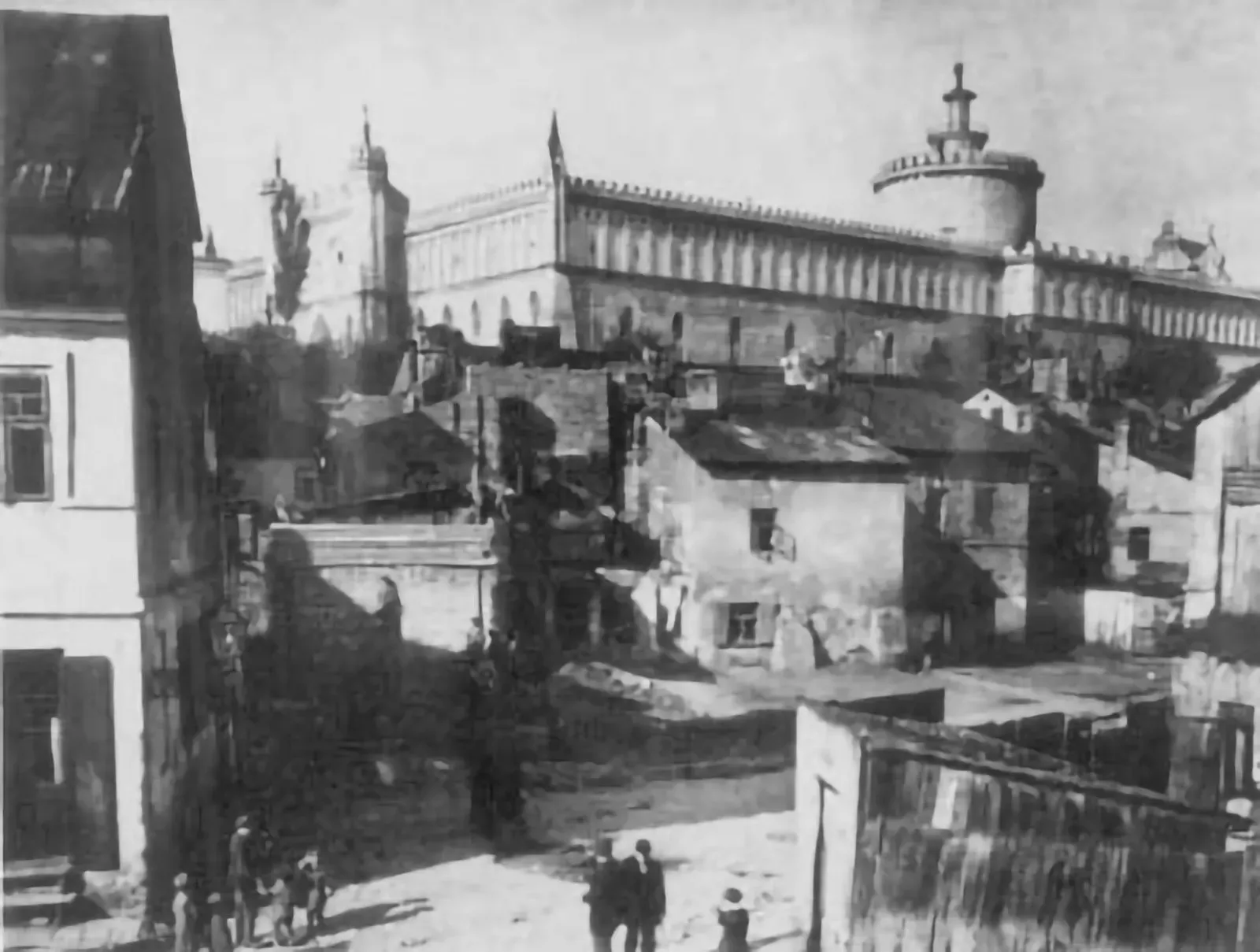 The castle and surrounding neighborhood. Photo by Jan Bulhak, courtesy of the Brama Grodzka Center (Lublin, late 1930's)