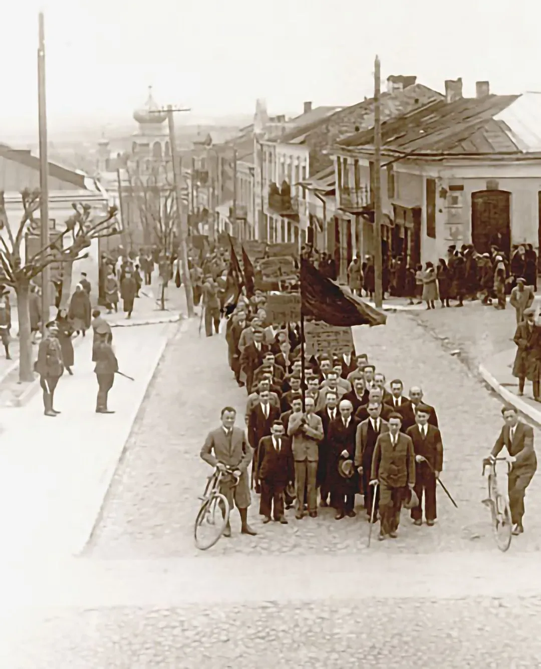 A May Day rally, attended by various Jewish Socialist groups in Chelm. (Chelm, date unknown.)
