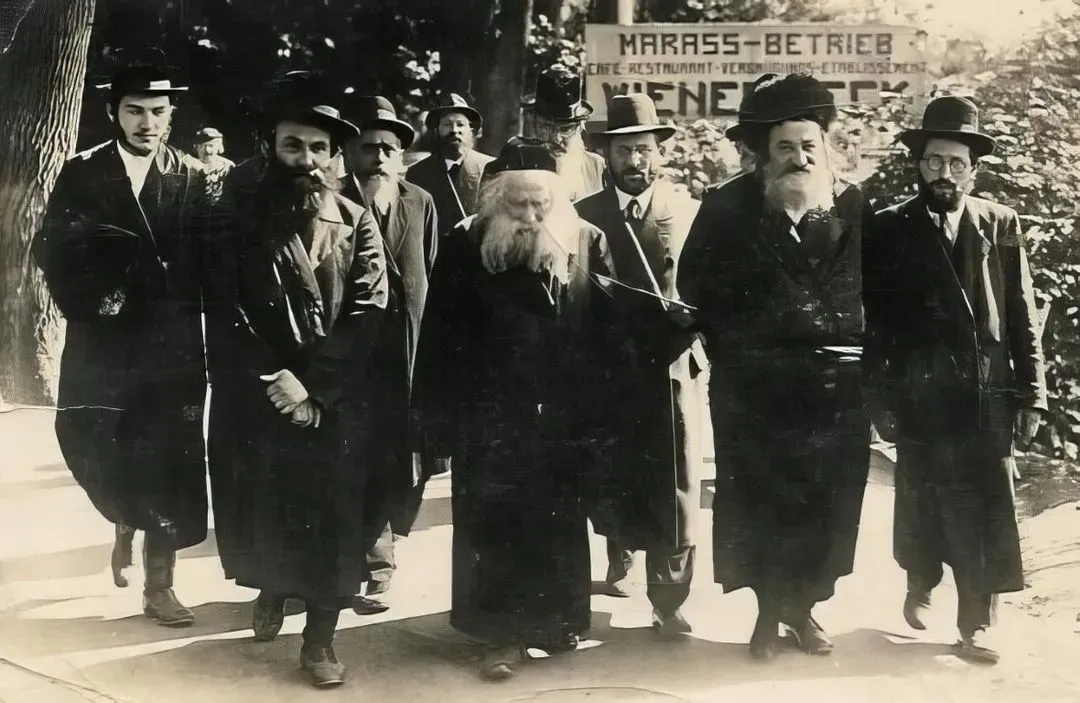 Imrei Emes Entourage