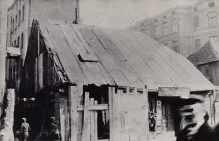 The Baluty Neighborhood in the 1920's: a Jewish home at the intersection of Pilsudski and "Printer" Street on the eve of Passover, a time when some Jews did a special cleaning before the holiday.