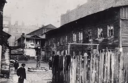 The Baluty Neighborhood in the 1920's: the courtyard of 22 "Pepper" Street, a house inhabited by poor Jews, on the eve of Passover.