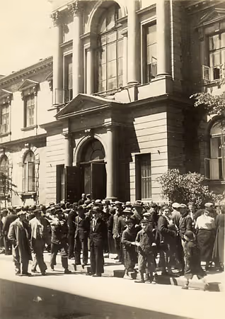 Warsaw, 1930's. A crowd of people gathered in front of the Kehillah building (the Jewish community council).