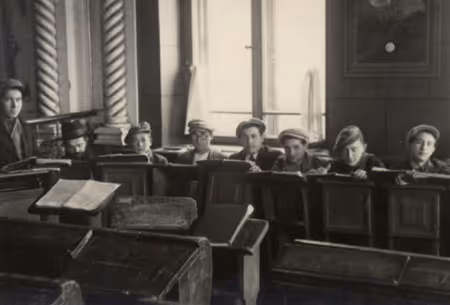 Boys on study benches in the Ramailes Yeshiva (Vilna, 1930s). Photo: A. Sapir.