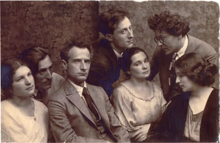 Warsaw, 1922. Members of the young Yiddish literary crowd: (sitting, r-l) Esther Shumiatcher (who later married playwright Peretz Hirschbein), Khane Kacyzne, Peretz Hirschbein, Mendl Elkin, Esther (Esye) Elkin; (standing, r-l) Alter Kacyzne, poet Uri Zvi Greenberg.