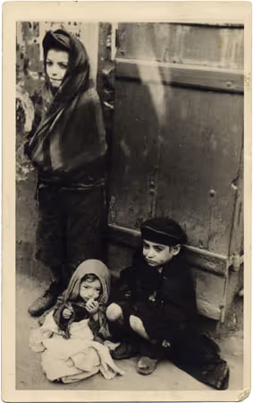 Hungry children in the Lodz Ghetto