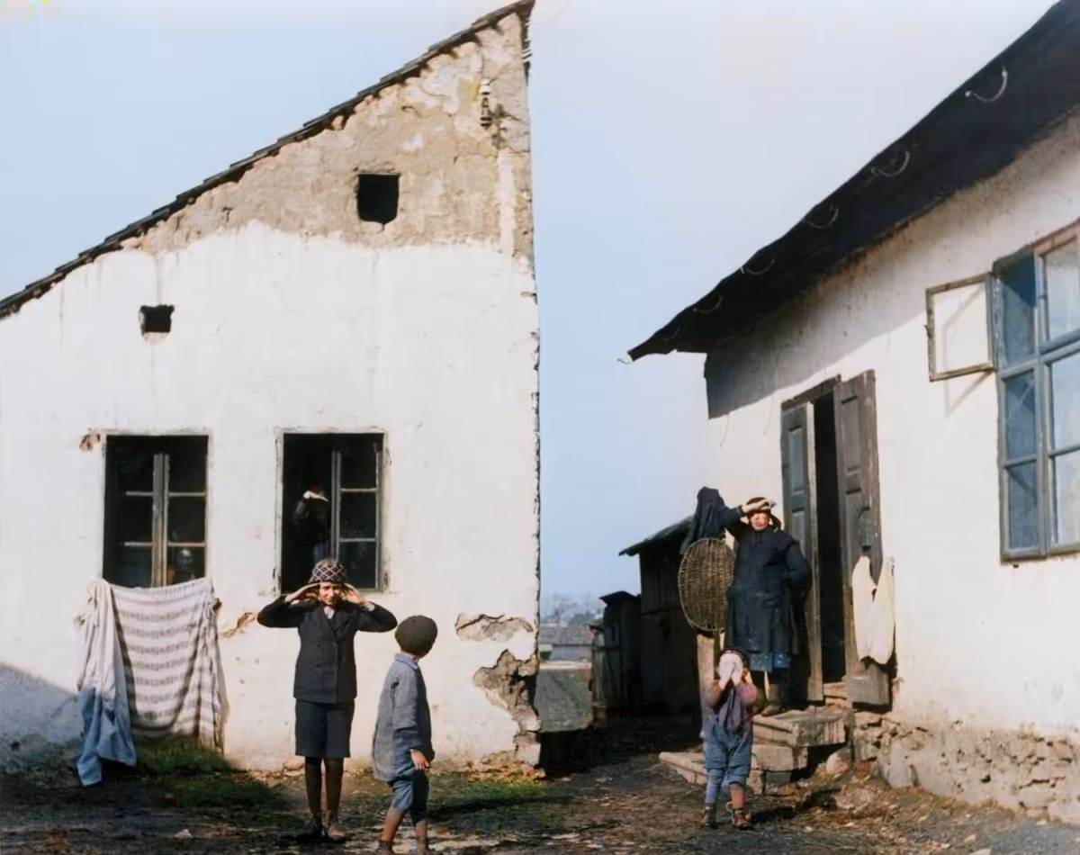 Roman Vishniac (Russian-American, 1897-1990)
Villagers in the Carpathian Mountains
c. 1935-38
© Mara Vishniac Kohn, courtesy International Center of Photography