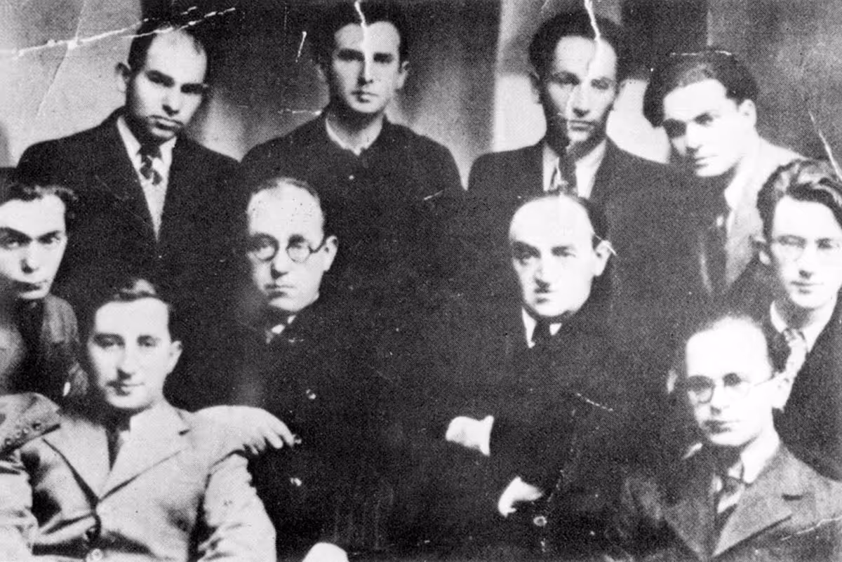 The "Young Vilna" group meets Yiddish author Joseph Opatoshu. Vilna, 1935 - Source - Yad Vashem


