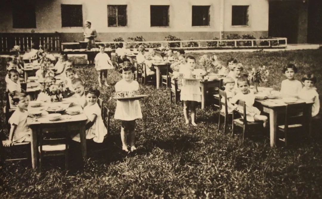 Children enjoy an outdoor meal at the Jewish Children's House (Kovno, Lithuania, 1930s).