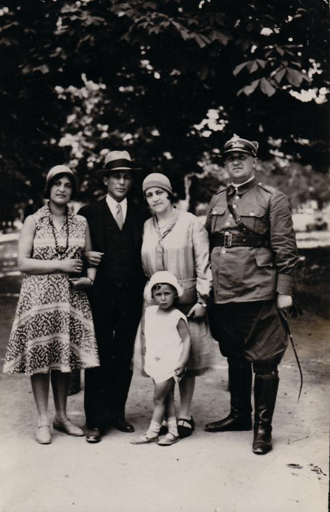 Captain Ferdynand Beigel, one of only a few Jewish officers in the Polish Army, with his family, Vilna, 1930. (YIVO)