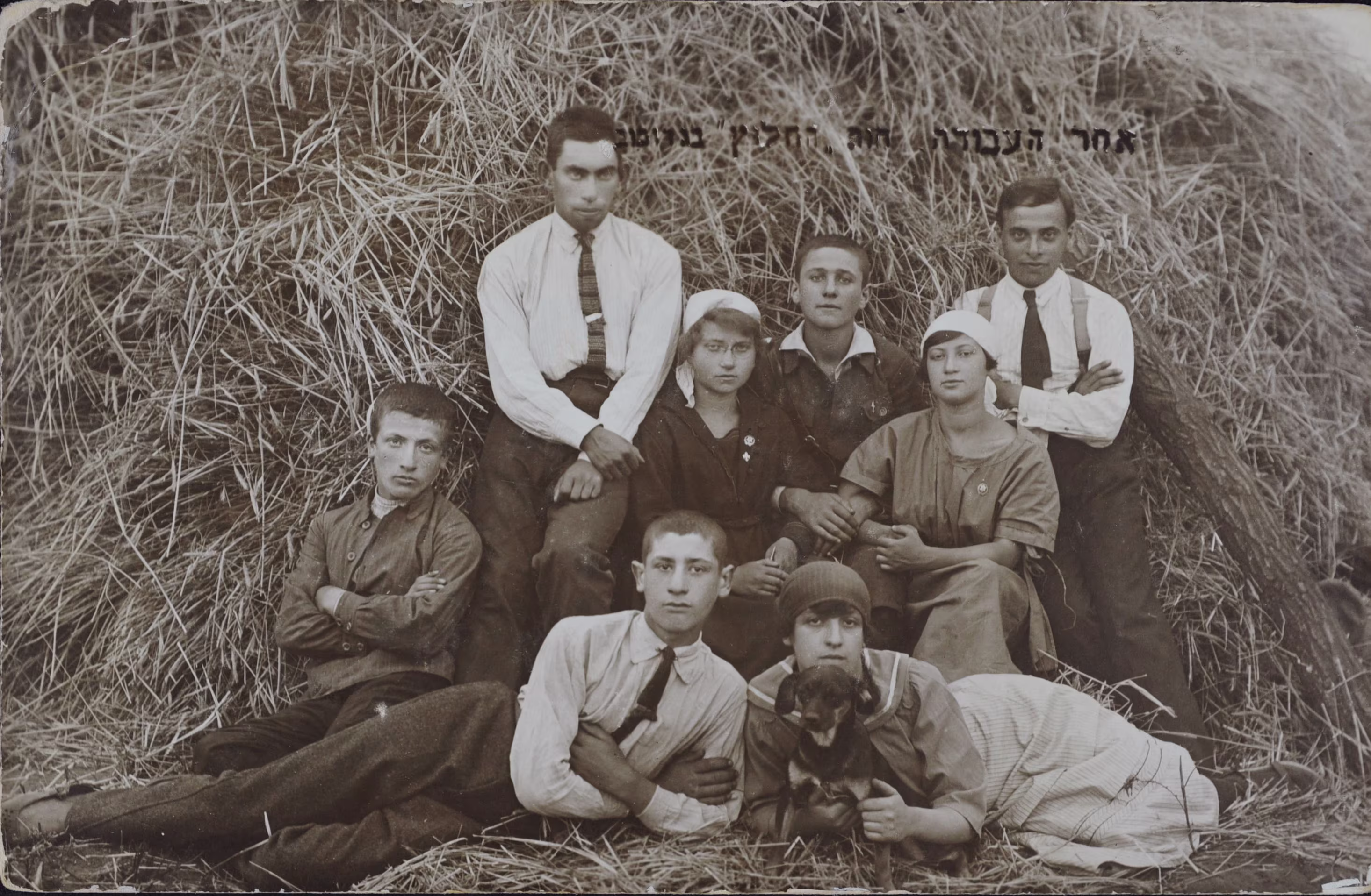 Grochow, Poland, After work at Hechalutz farm, 1919. Source - ארגון יוצאי זאמושץ'. Credit - Yad Vashem