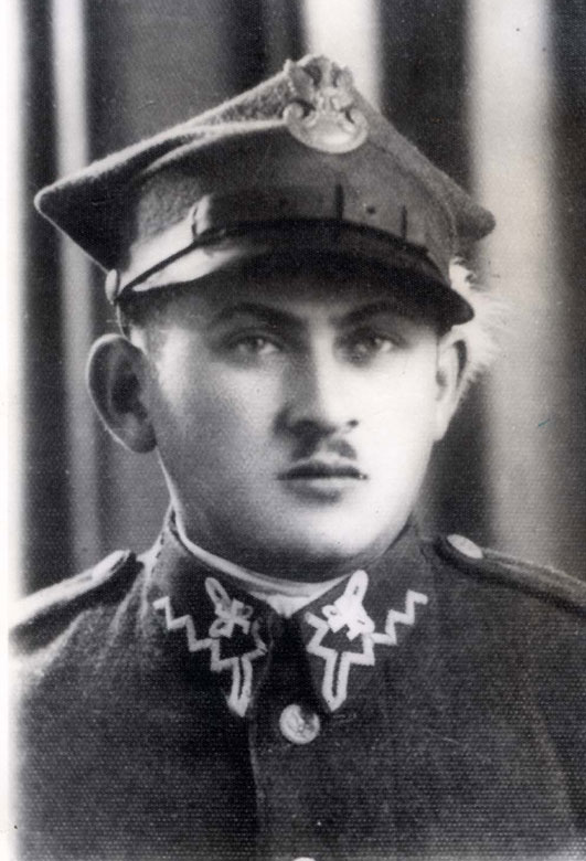 Meir Schlezinger in Polish Army uniform. He was captured by the Germans and murdered in captivity. Yad Vashem Photo Archive 1619/90