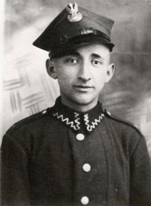 Shalom Fleischer in Polish Army uniform. Yad Vashem Photo Archive 1619/215