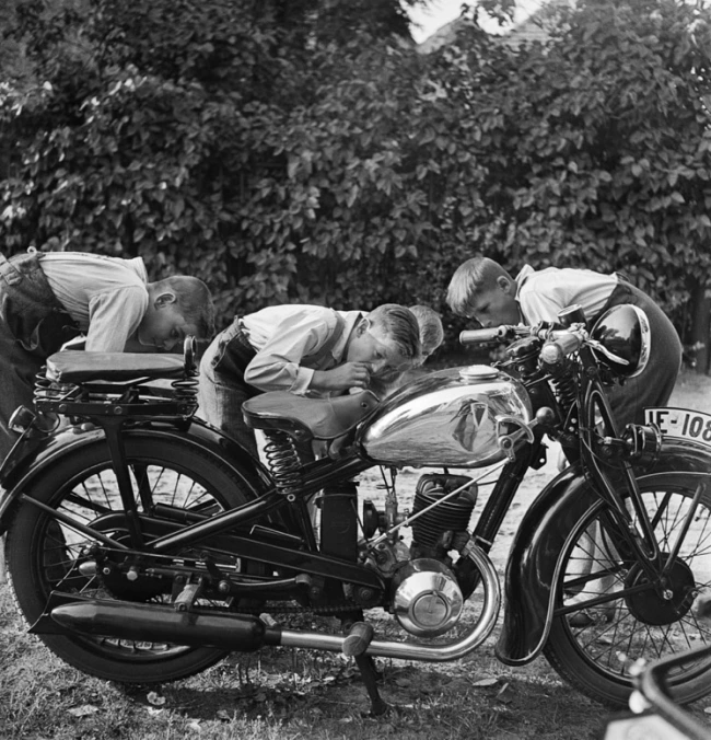 Roman Vishniac (Russian-American, 1897-1990) [Boys admiring a motorcycle, Brandenburg, outskirts of Berlin] 1929 – early 1930s (printed 2012) © Mara Vishniac Kohn, courtesy International Center of Photography