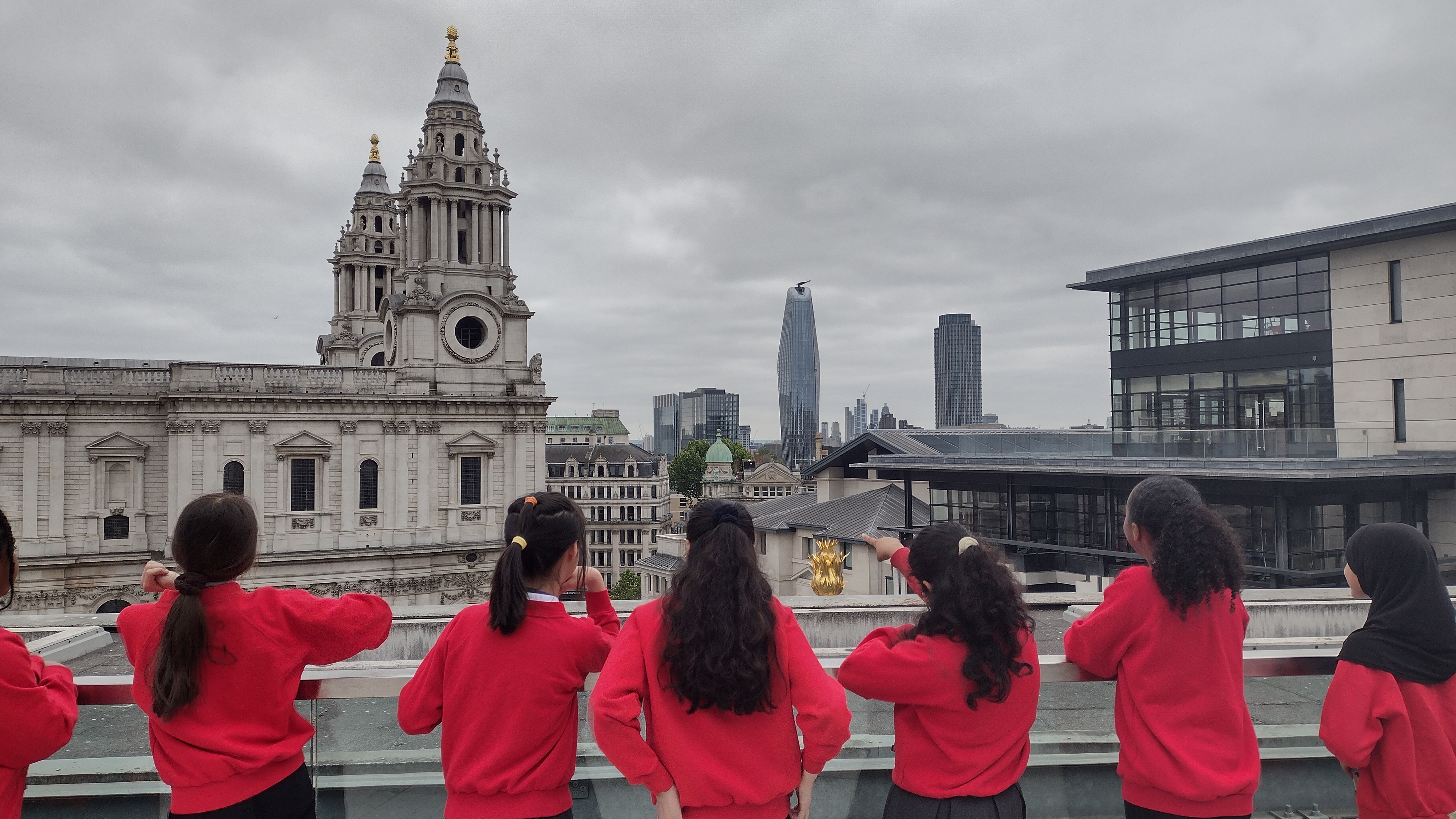 View from the roof terrace, students pointing to London landmarks