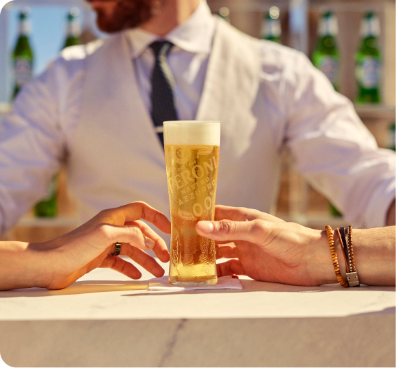 bicchiere di birra peroni nastro azzurro 