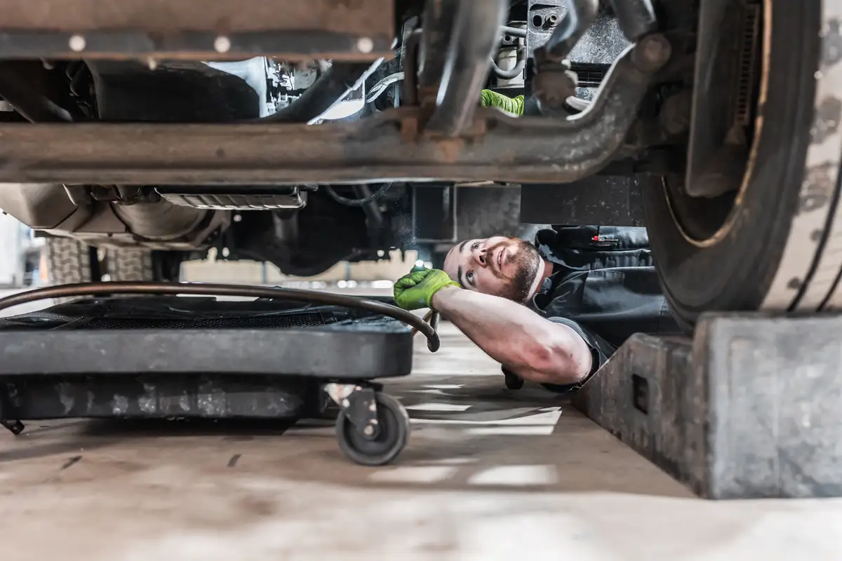 Diesel mechanic performing DOT Inspection in Norfolk, VA