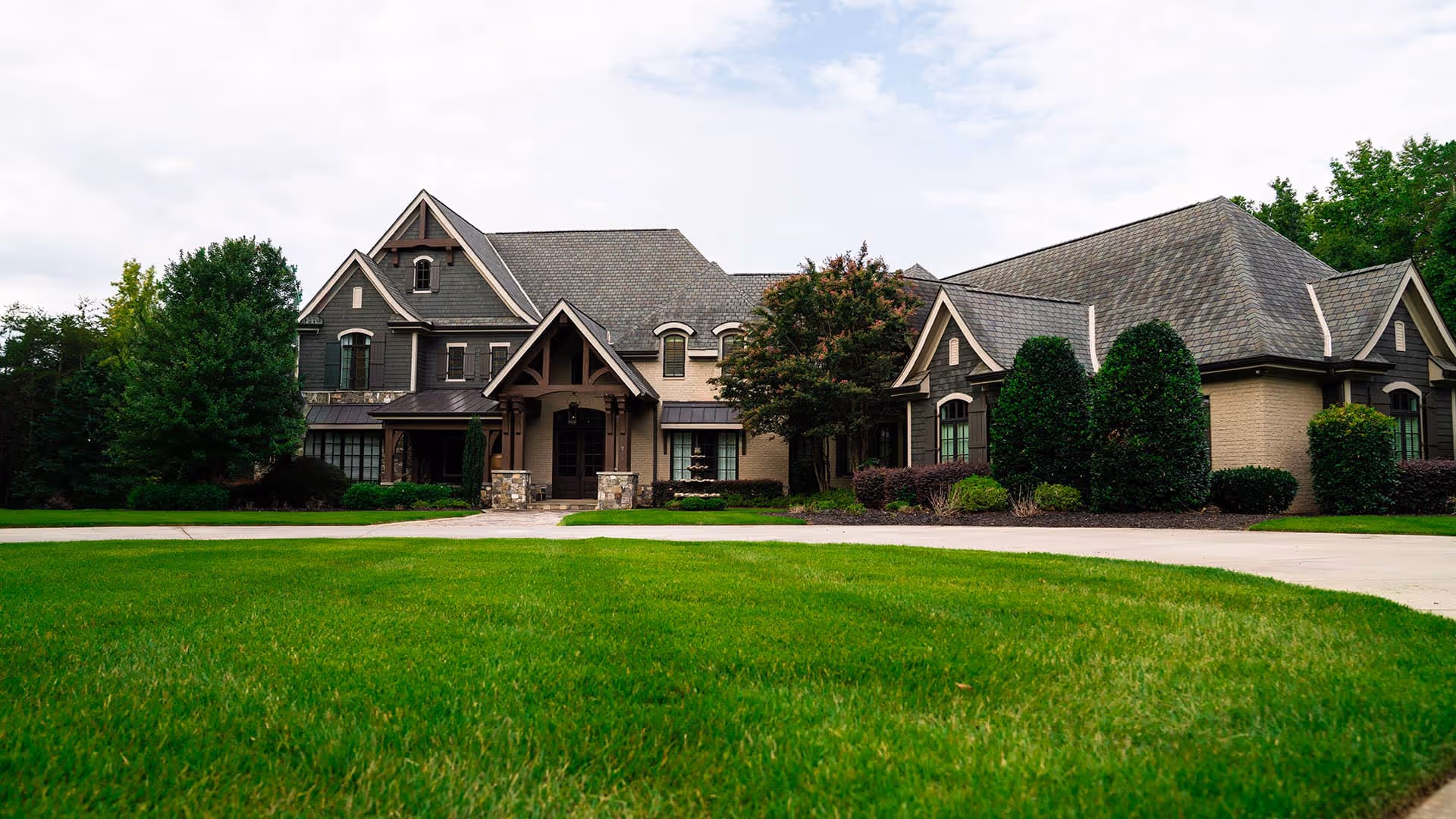 Residential lawn care by Southern Stripes Lawn & Landscapes Simpsonville SC near me