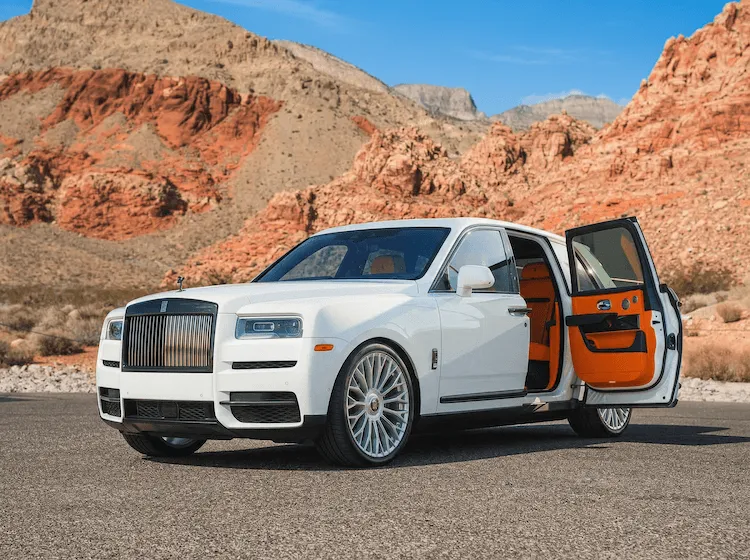 Rolls Royce Cullinan (White)