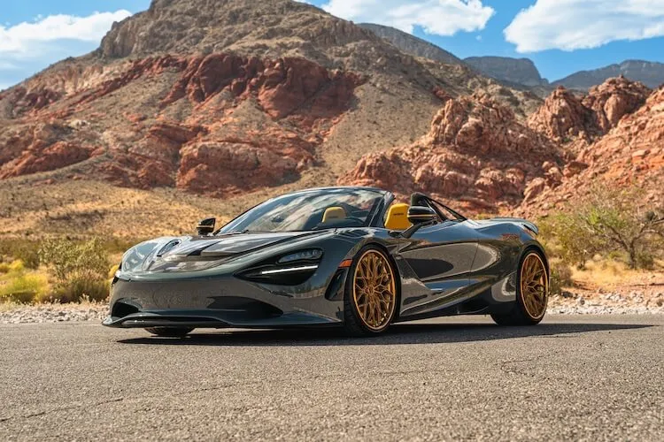 McLaren 750