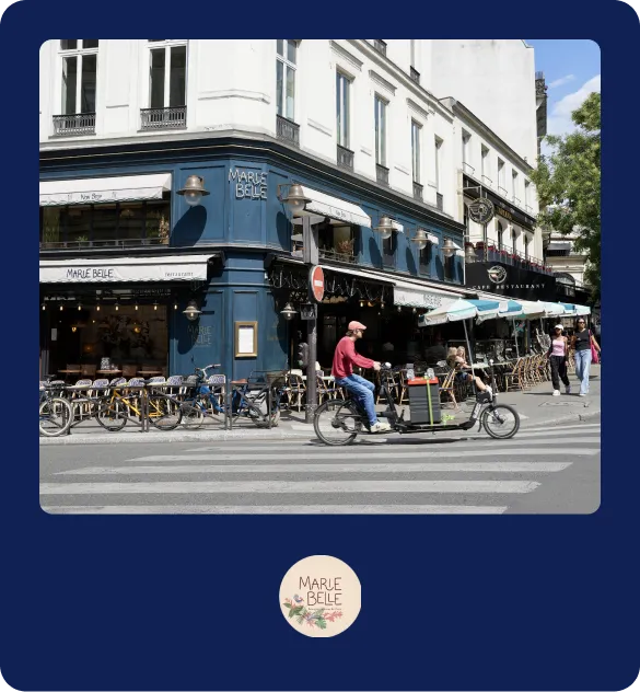 Façade d’angle de la brasserie Marie Belle à Paris