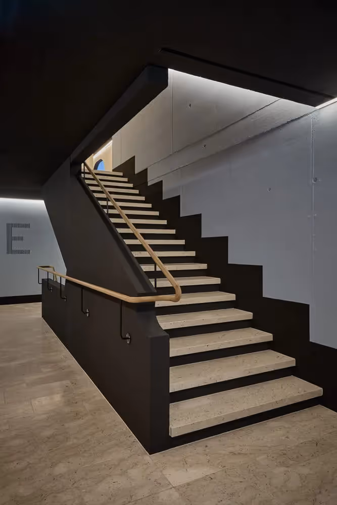 Malerarbeiten an Mehrfamilienhaus